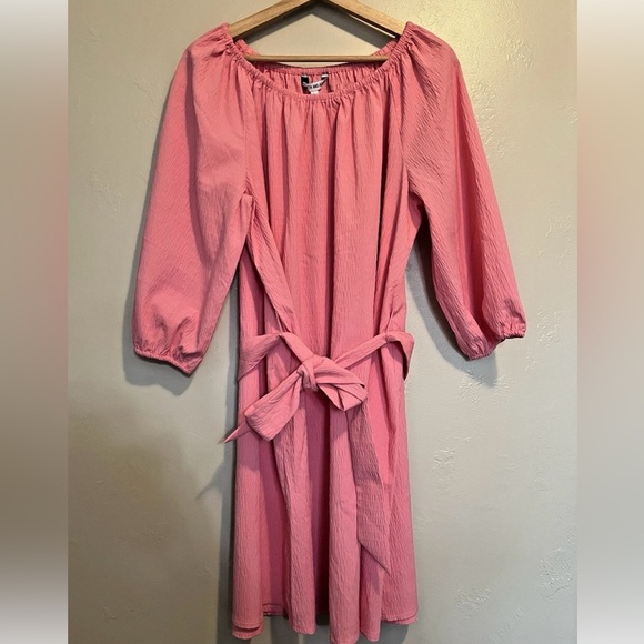 ELIZABETH AND JAMES Casual Pink
Light-Weight Quarter Sleeve Belted Shift Dress - Picture 2 of 13